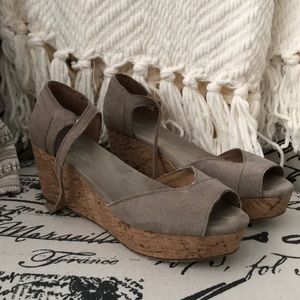Toms Suede Wedges